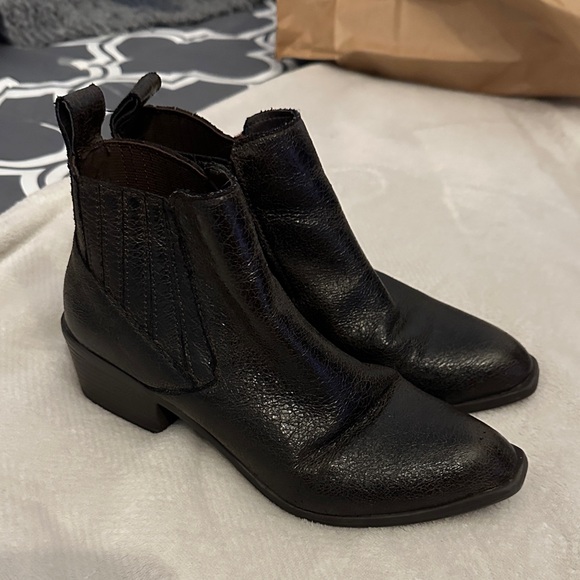 Dolce Vita Black Ankle Booties - Picture 2 of 8